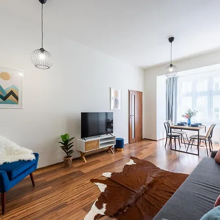 10 Min City Centre 5 People Apartment, Free Coffee