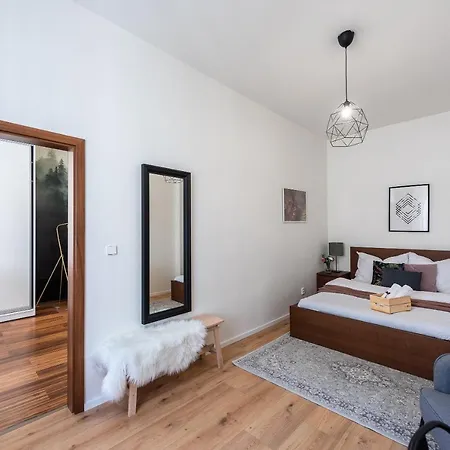 10 Min City Centre 5 People Apartment, Free Coffee براغ